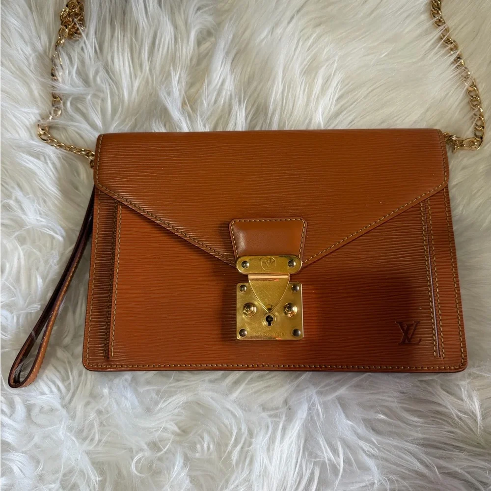 Louis Vuitton Epic‎ Seller Dragonne Clutch